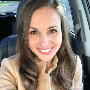 Meet your Posher, Lara